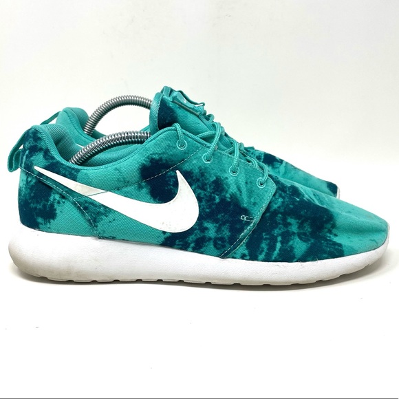 Nike Shoes - Nike Rosherun Print Sneakers Teal White Womens 9